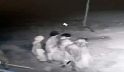 कोरोना के बीच पाकिस्तान में छाया अधनंगे लुटेरों का आतंक, छाती पर सरसो तेल मलकर लूट लेते हैं घर