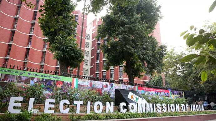 चुनाव आयोग ने किया बदलाव, अब बड़े दलों के 30 और क्षेत्रीय पार्टियों के सिर्फ 15 होंगे स्टार प्रचारक