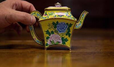 घर के कबाड़ में सालों से पड़ी थी चाय की पुरानी केतली, 11 मिनट में बदल कर रख दी मजदूर की किस्मत
