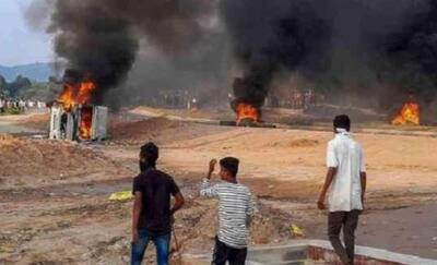 तस्वीरों में देखिए कैसे जल रहा राजस्थान, हेलिकॉप्टर से पहुंची पुलिस..फिर भी 2 लोगों की हो चुकी मौत...