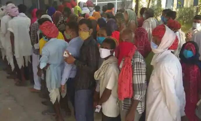 राजस्थान में गांव की सरकार चुनने के लिए मतदान शुरू, किसी में नहीं कोरोना का खौफ..यूं उमड़ रही भीड़