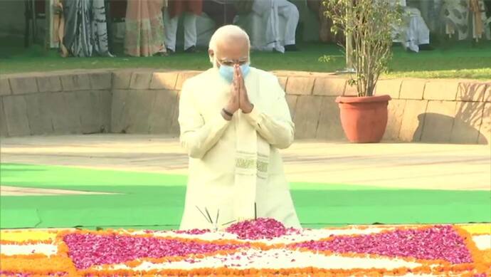 बापू की 151वीं जयंतीः राजघाट पहुंचकर पीएम मोदी ने दी श्रद्धांजलि, राष्ट्रपति ने भी व्यक्त किया आभार
