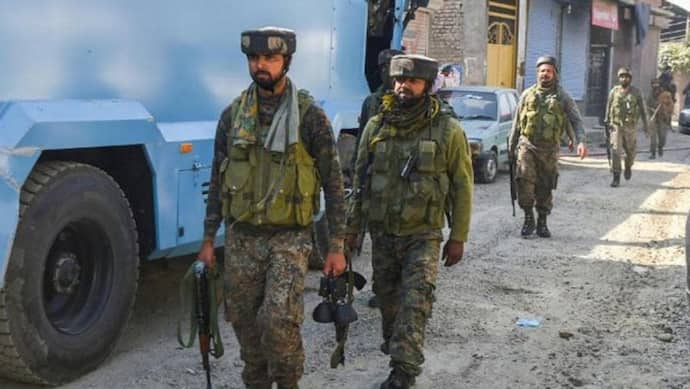 जम्मू-कश्मीर : कुलगाम में मुठभेड़, सुरक्षाबलों ने दो आतंकियों को ढेर कर दिया, राइफल और पिस्टल बरामद