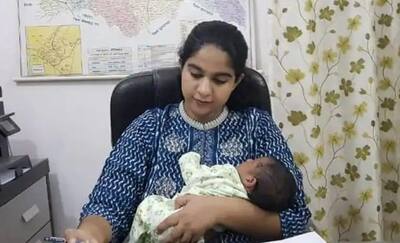 मां के साथ देश का फर्ज: दूसरों के लिए मिसाल बनी ये IAS अफसर, 22 दिन की बेटी को गोद में लेकर आती ऑफिस