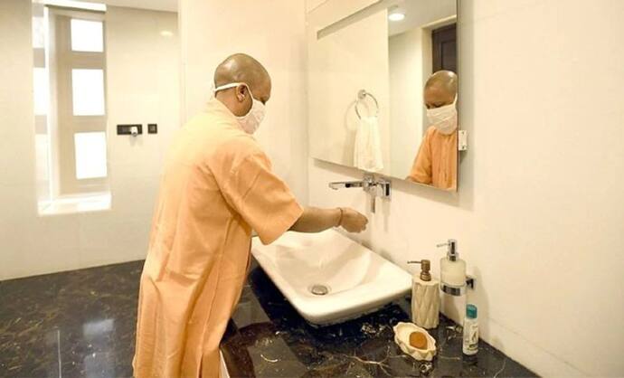कोरोना से जंग जीतने के लिए CM योगी ने शुरू की मुहिम, एक साथ धुले हजारों हाथ..UP महामारी को देगा मात