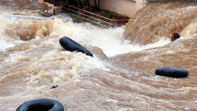 हैदराबाद में झील ओवरफ्लो होने से आई बाढ़, मलकाजगिरी में साढ़े 13 घंटे में 15 सेमी से ज्यादा पानी बरसा
