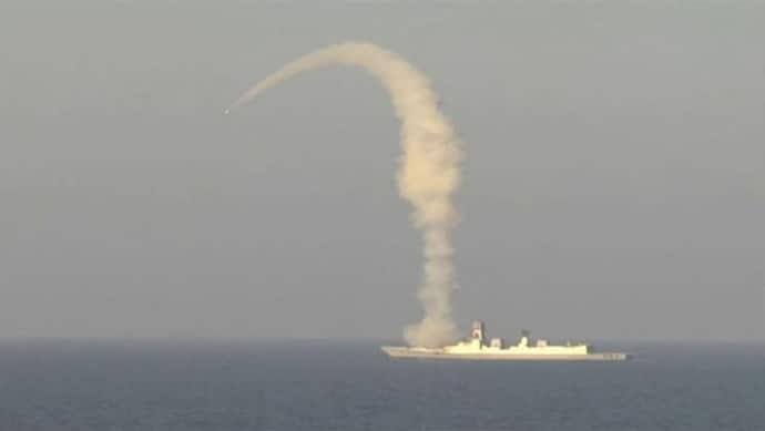INS चेन्नई ने किया ब्रह्मोस मिसाइल का सफल परीक्षण, अब नौसेना लगा सकेगी 450 किमी तक निशाना