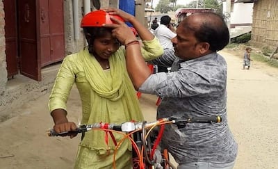 13 साल में सीखा साइकिल चलाना,15वें साल किया ऐसा काम, बन गई बिहार की ये बेटी साइकिल गर्ल