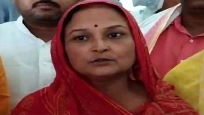 बलिया गोलीकांड: आरोपी की भाभी ने दी धमकी, बोलीं - हमारी FIR दर्ज नहीं की तो आत्मदाह करेंगी घर की औरतें