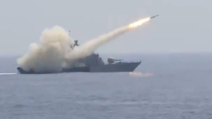 ताकतवर एंटी-शिप मिसाइल ने डुबोया जहाज, VIDEO में देखें भारतीय नौसेना का दम