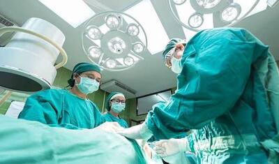 आखिर ऑपरेशन करते हुए हरे या नीले रंग का ही कपड़ा क्यों पहनते हैं डॉक्टर्स? UPSC से भी कंफ्यूजिंग है ये सवाल