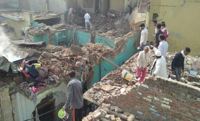 UP में दिल दहला देने वाला ब्लास्ट: धमाके से उड़ गए 20 घरों के छत, 2 की मौके पर मौत..कई मलबे में दबे
