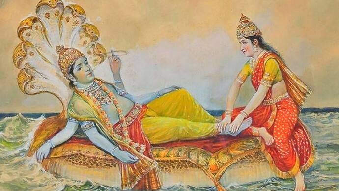 मान्यता: भगवान विष्णु के पैरों की ओर ही बैठती हैं देवी लक्ष्मी, जानें इसके पीछे का लाइफ मैनेजमेंट