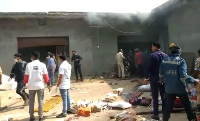 गुजरात में बड़ा हादसा: कपड़े की गोदाम में आग लगने से हुए धमाके में 12 लोगों की मौत; PM मोदी ने जताया शोक