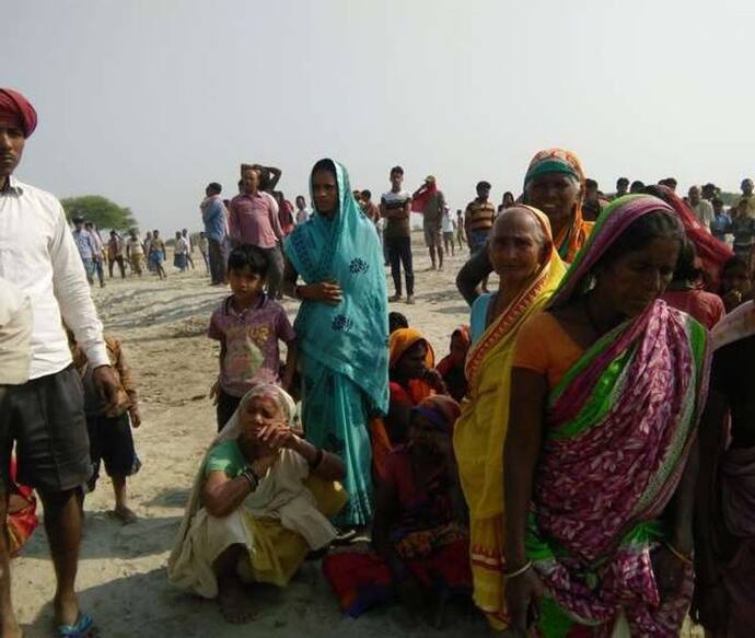 बिहार में नाव पलटी, 30 लोग लापता, सवार थे 60 से अधिक लोग,नदी पार खेतों में बुआई करने जा रहे थे सभी