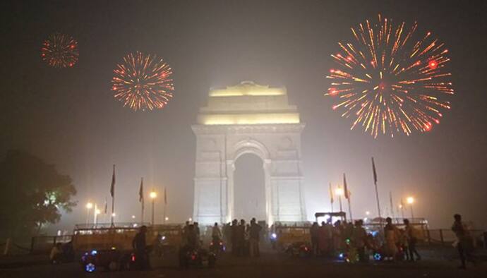 दिल्ली की हवा में फिर दिखा जहर, दिवाली की रात खतरनाक स्तर पर पहुंच सकता है प्रदूषण का स्तर
