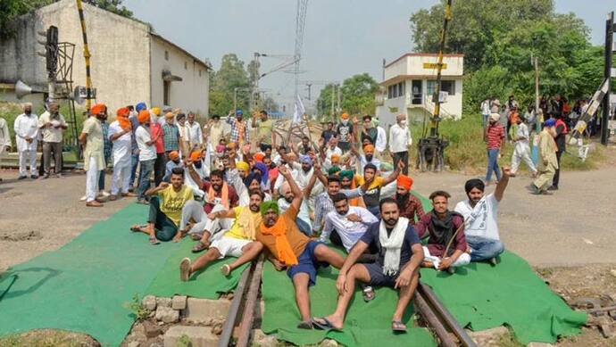किसानों ने नहीं छोड़ा रेलवे ट्रैक, पंजाब में गहराया बिजली संकट, CM ने आंदोलन रद्द करने की अपील की