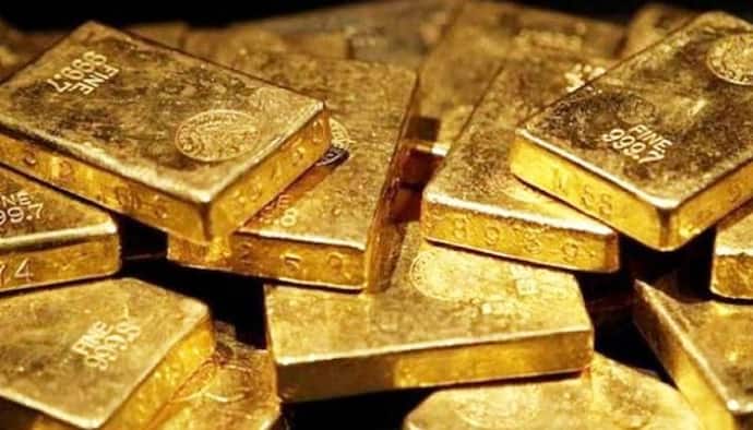 भारत-बांग्लादेश सीमा के पास बस की तलाशी लेने पर BSF के जवान रह गए हैरान, इतनी मात्रा में मिले सोने के बिस्कुट