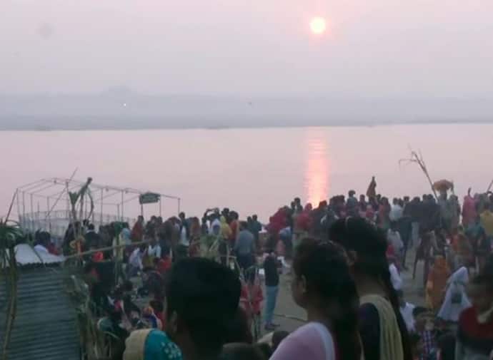 Chhath Puja 2021- দূষণের জেরে এবারও রবীন্দ্র সরোবরে বন্ধ ছট পুজো,  বিকল্পে শহরে আরও ১৭০ ঘাট