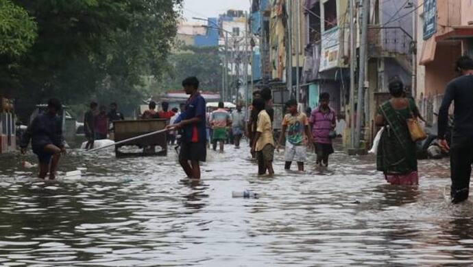 Cyclone Nivar का खतरा बढ़ा, तमिलनाडु-आंध्र में तेज बारिश, कई ट्रेनें रद्द; पुडुचेरी में नाइट कर्फ्यू