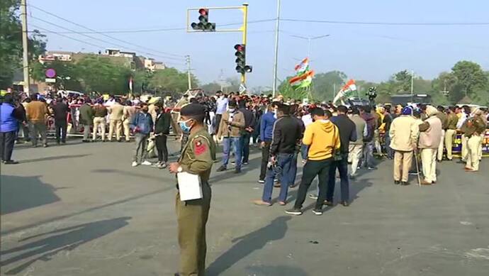 भारत बंद: केजरीवाल घर में नजरबंद, महाराष्ट्र में प्रदर्शनकारियों ने रोकी ट्रेन, राहुल ने कहा- समर्थन करें