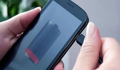Tips & Tricks: क्या चार्ज करते ही खत्म हो जाती है बैटरी? स्मार्टफोन की सेटिंग्स में करें बस ये 4 बदलाव