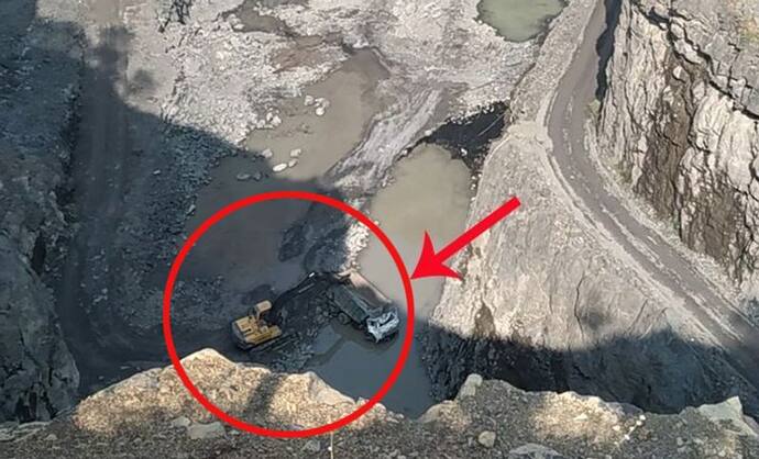दिल दहला देने वाला हादसा: 250 फीट गहरी खदान में गिरा डंपर, ड्राइवर-क्लीनर की मौत..देखने वाले डर गए