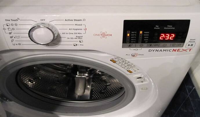 वॉशिंग मशीन के ड्रायर में महिला ने डाले गीले कपड़े, सुखाकर निकाला बाहर तो निकल गई जोरदार चीख