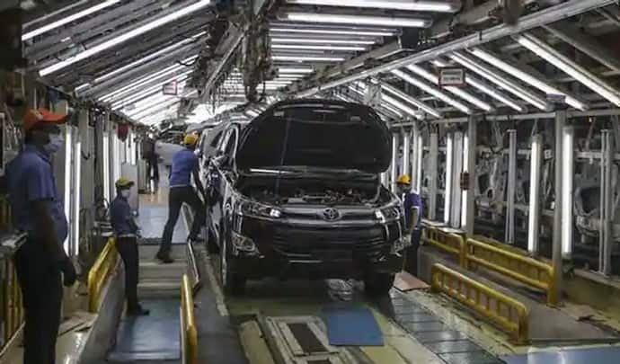 दुनिया की सबसे बड़ी Car manufacturing company के उत्पादन में बड़ी गिरावट,  Omicron variants ने फिर बढ़ाई चिंता