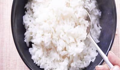 इस तरह घर पर आसानी से बनाएं मोटापा घटाने वाले चावल, बस पकाते वक्त कूकर में चुपके से डाल दें ये 1 चीज
