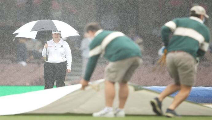 India vs Australia 3rd Test Day 1 : मैच की शुरुआत में लगा ऑस्ट्रेलिया को बड़ा झटका, बारिश की वजह से रुका खेल