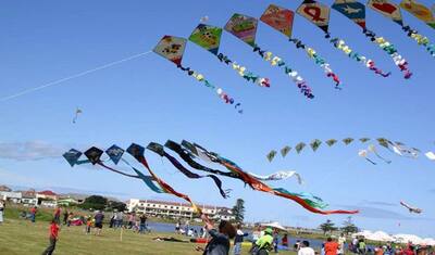 यहां मकर संक्रांति पर भगवान के पास पहुंचाई जाती है पतंग, विदेशों में ऐसे मनाया जाता है ये त्योहार