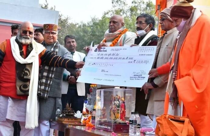राम मंदिर के लिए पूर्व विधायक ने 1.11 करोड़ रुपए से अधिक का किया दान, बदले में मिला मंदिर का मॉडल
