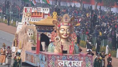 पहली बार शामिल हुई लद्दाख की झांकी...तो राजपथ पर दिखी राम मंदिर की झलक; देखें Photos