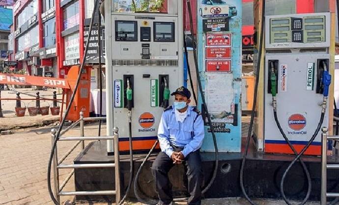 मध्य प्रदेश में 100 रुपए के पार हुआ पेट्रोल, मशीनों में डिस्प्ले नहीं हो रहे पैसे..पंप पर बिक्री रुकी..