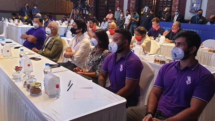 IPL Auction 2021: पहली आईपीएल के ऑक्शन में दिखा शाहरुख का बेटा, जूही की बेटी भी आई नजर