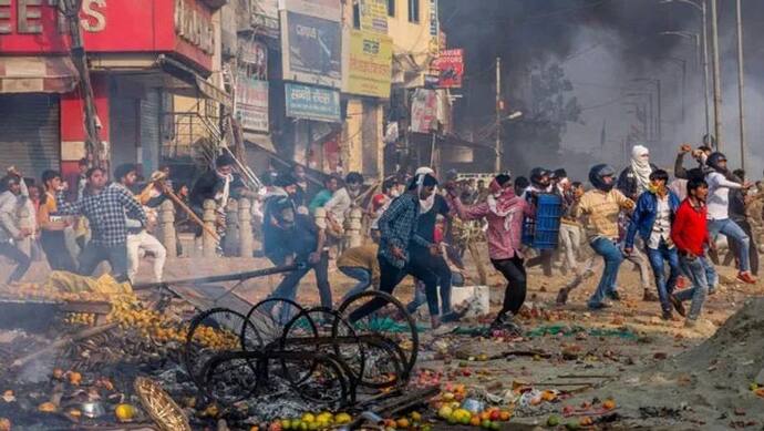 Delhi riots : कोर्ट ने शुरू किया इंसाफ, बुजुर्ग महिला के घर आग लगाने वाले दिनेश यादव को पांच साल जेल की सजा