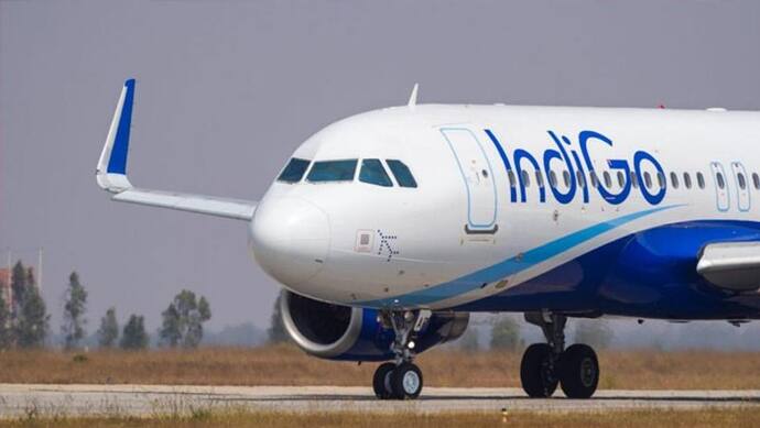 शारजाह से लखनऊ निकले इंडिगो विमान में यात्री को आया हार्ट अटैक, कराची में इमरजैंसी लैडिंग