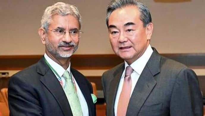 चीन के बदला रुख: विदेश मंत्री बोले- भारत और चीन दोस्त हैं, एक दूसरे के लिए खतरा नहीं