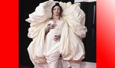 Grammy Awards में ड्रेसिंग ब्लंडरः आप भी देखें बेहद अजीबोगरीब कपड़ों में पहुंचे सेलेब्स की तस्वीर