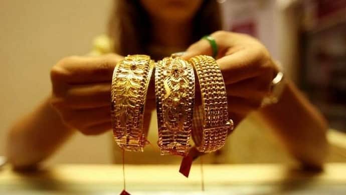 Gold Silver Price on 2 Nov 2021 : बीते साल के मुकाबले 8,500 रुपए सस्ता हुआ सोना, घर पर  रख सकते हैं इतना गोल्ड