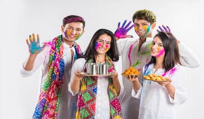 Holi Special: आखिर सफेद कपड़े पहनकर ही क्यों खेलते हैं रंग? ज्यादातर लोगों को नहीं पता पीछे की वजह