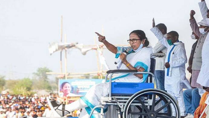 Bengal election: अमित शाह के जीत के दावे पर बौखलाईं ममता बनर्जी, बोलीं- क्या आप EVM में घुसे हो