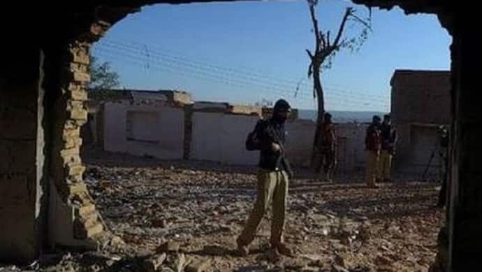 पाकिस्तान में 100 साल पुराने हिंदू मंदिर पर अज्ञात लोगों ने किया हमला, होली नहीं मना सका परिवार