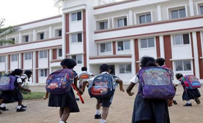 School Closed in UP: कोरोना का कहर देख योगी सरकार ने बंद किए स्कूल, 8वीं तक के स्कूल 4 अप्रैल तक बंद