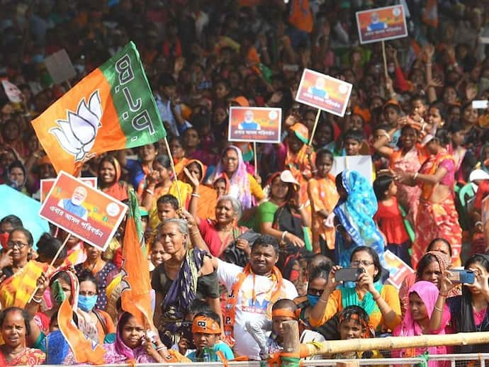 BJP Rally-জ্বালানির দামে শুল্ক কমায়নি রাজ্য,দিলীপ ঘোষের নেতৃত্বে মিছিল,বাঁকুড়ার সোনামুখীতে মিছিল আটকাল পুলিশ