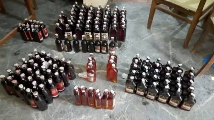 वाह UP! थाने से ही गायब हो गईं शराब की 578 पेटियां, पुलिसवालों पर FIR दर्ज