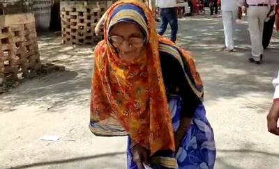 UP पंचायत चुनाव में सबकी जुबान पर 81 साल की वृद्ध महिला का नाम, जिनके एक ऐलान से डरे पंच-सरपंच