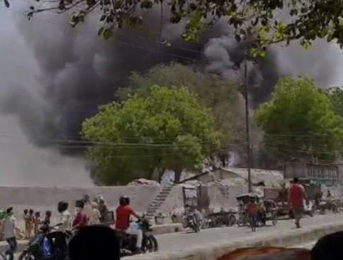 बिहारः होटल में विस्फोट से लगी आग, खाली कराए गए आस-पास के घर