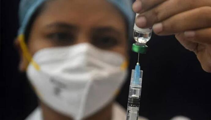covid 19: वैक्सीनेशन में अमेरिका से आगे निकला इंडिया, 85 दिन में 10 करोड़ वैक्सीन डोज लगाईं